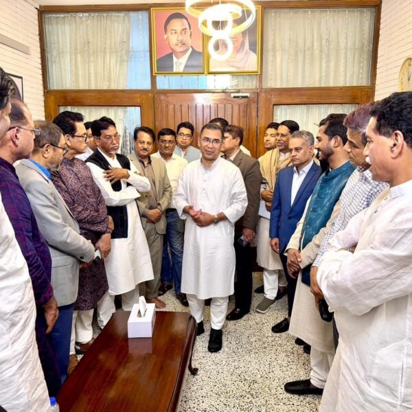 গুলশানে বিএনপি চেয়ারম্যানের সঙ্গে সৌজন্য সাক্ষাৎ করলেন বেসরকারীভাবে বিজয়ী বিভিন্ন আসনের এমপিরা