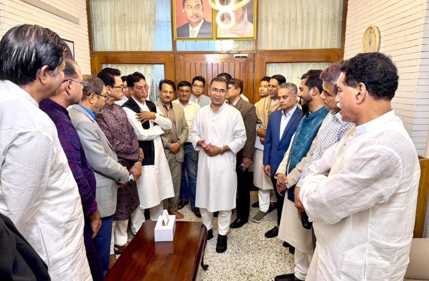 গুলশানে বিএনপি চেয়ারম্যানের সঙ্গে সৌজন্য সাক্ষাৎ করলেন…