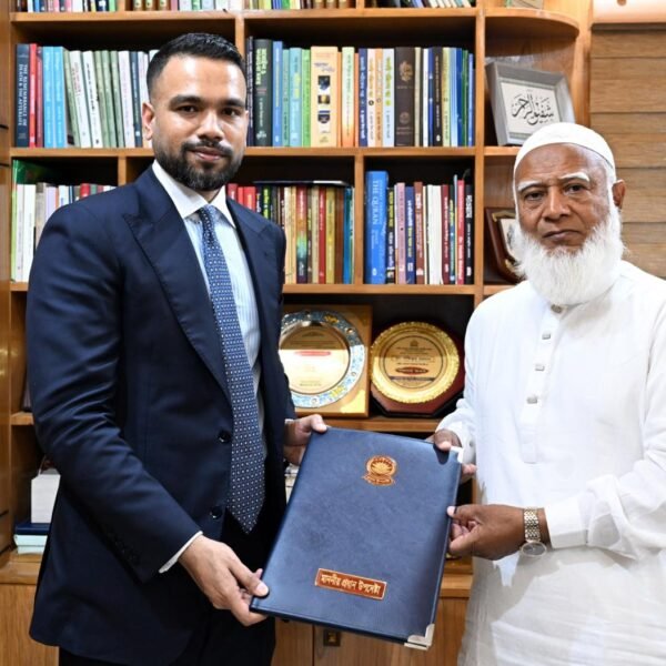 জামায়াত আমির ডা. শফিকুর রহমান-এর হাতে পৌঁছে দেওয়া হলো&hellip;