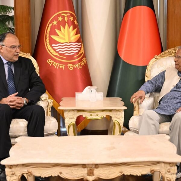 প্রধান উপদেষ্টার সঙ্গে সৌজন্য সাক্ষাৎ করেছেন পাকিস্তানের পরিকল্পনা, উন্নয়ন&hellip;