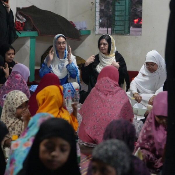 এতিম শিশুদের সঙ্গে ইফতার করলেন ডা. জুবাইদা রহমান ও ব্যারিস্টার জাইমা রহমান