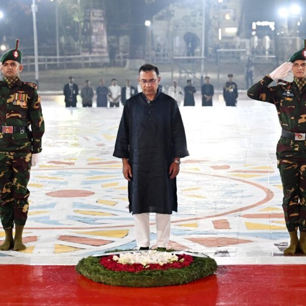 একুশের প্রথম প্রহরে ভাষা শহীদদের প্রতি প্রধানমন্ত্রীর গভীর শ্রদ্ধা
