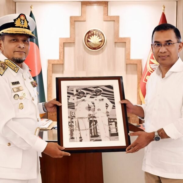 প্রধানমন্ত্রীর তারেক রহমান-এর সঙ্গে নৌ ও বিমান বাহিনী প্রধানের&hellip;
