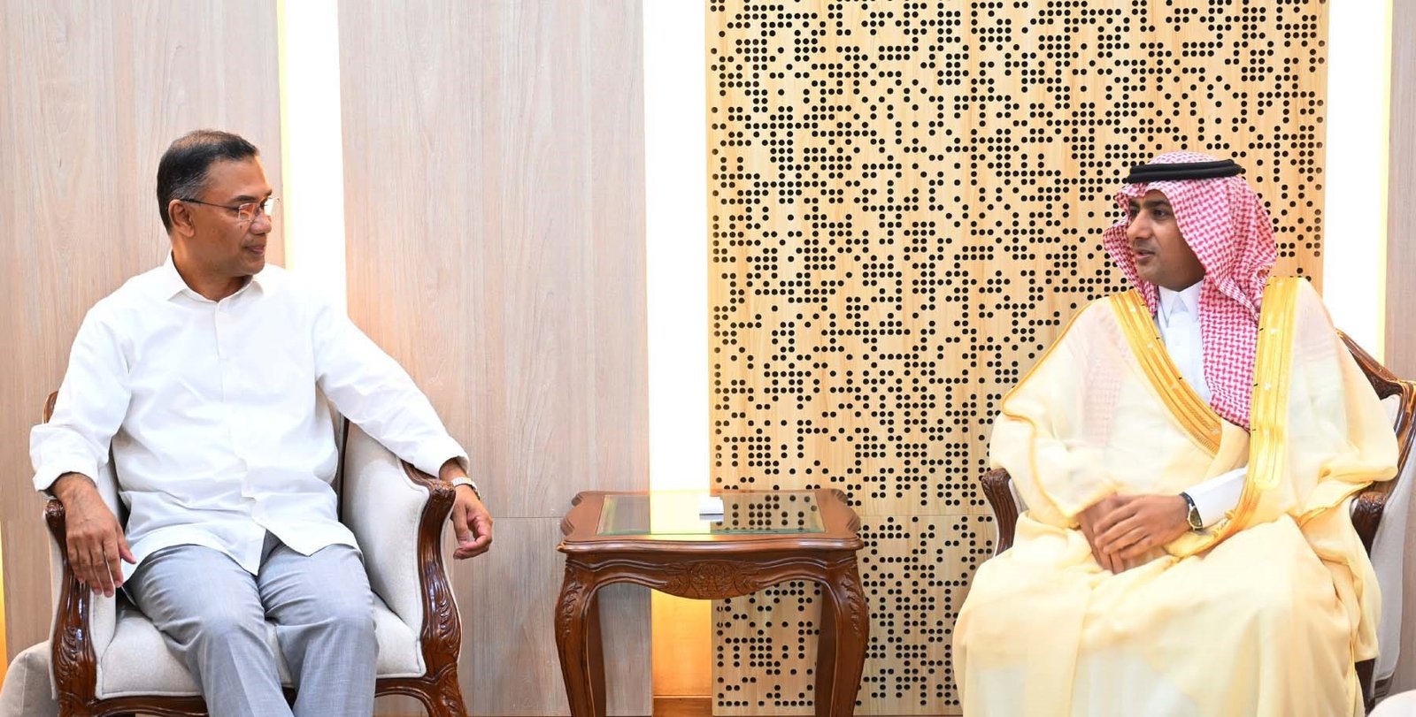 প্রধানমন্ত্রী তারেক রহমান-এর সঙ্গে সৌজন্য সাক্ষাৎ করেছেন ঢাকায় নিযুক্ত সৌদি আরবের রাষ্ট্রদূত