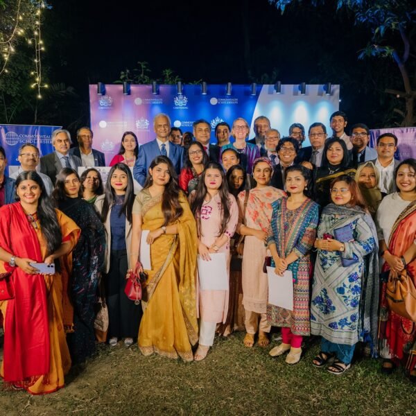 ঢাকা ফিরে আসা চেভেনিং এবং কমনওয়েলথ স্কলারদের স্বাগত জানিয়েছে…