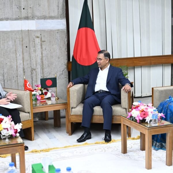 নবনির্বাচিত প্রধানমন্ত্রীর সঙ্গে তুরস্কের উপ-পররাষ্ট্রমন্ত্রীর সাক্ষাৎ