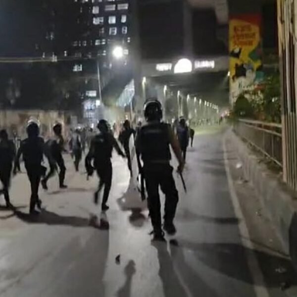 শাহবাগে পুলিশ-ইনকিলাব মঞ্চ ফের সংঘর্ষ