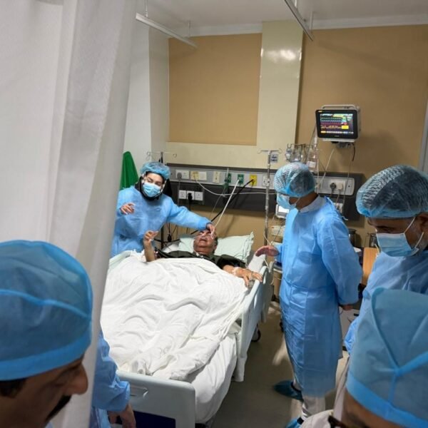 এভারকেয়ার হাসপাতালে চিকিৎসাধীন মির্জা আব্বাস-কে দেখতে গেলেন প্রধানমন্ত্রী তারেক&hellip;