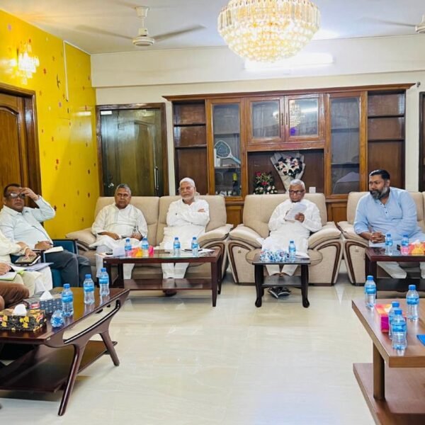 ঈদের আগেই শ্রমিকদের বেতন-বোনাস পরিশোধের নির্দেশ শ্রমমন্ত্রীর