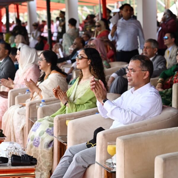 স্বাধীনতা দিবসে কুচকাওয়াজ পরিদর্শন করলেন রাষ্ট্রপতি ও প্রধানমন্ত্রী