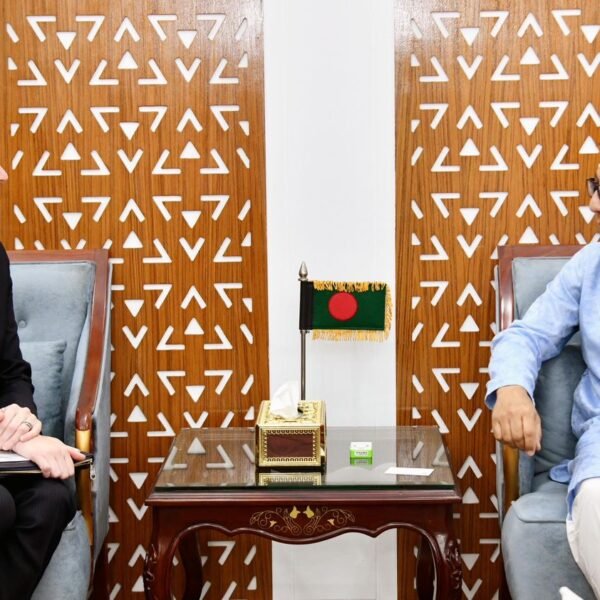 সিলেটের চা শিল্পে যুক্তরাজ্যের বিনিয়োগ চায় বাংলাদেশ