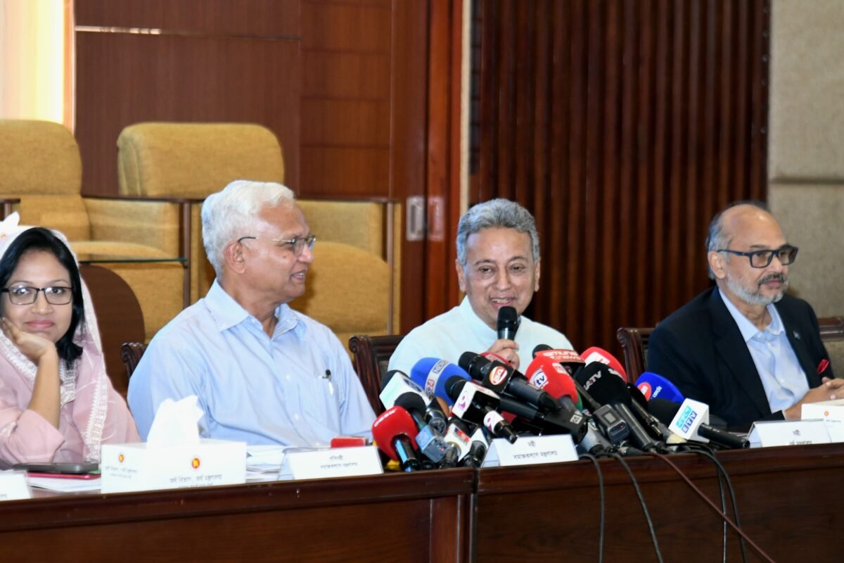 পরিবারের নারী প্রধানের নামে ‘ফ্যামিলি কার্ড’ প্রদানের যুগান্তকারী কর্মসূচী উদ্বোধন করবেন প্রধানমন্ত্রী: অর্থ মন্ত্রী আমির খসরু মাহমুদ চৌধুরী