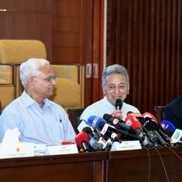 পরিবারের নারী প্রধানের নামে ‘ফ্যামিলি কার্ড’ প্রদানের যুগান্তকারী কর্মসূচী…