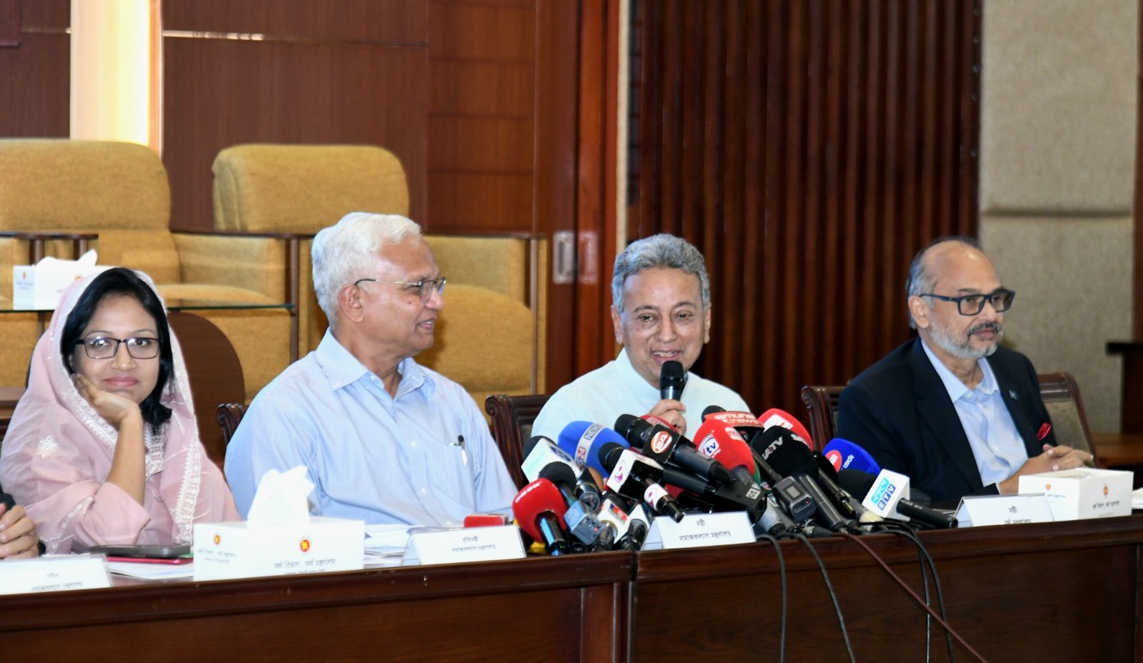 পরিবারের নারী প্রধানের নামে ‘ফ্যামিলি কার্ড’ প্রদানের যুগান্তকারী কর্মসূচী উদ্বোধন করবেন প্রধানমন্ত্রী: অর্থ মন্ত্রী আমির খসরু মাহমুদ চৌধুরী