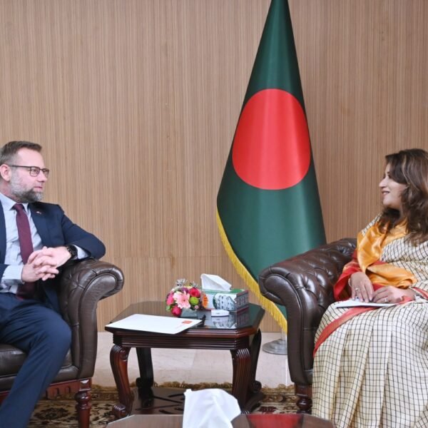 বাংলাদেশের সাথে বাণিজ্য, জলবায়ু ও নবায়নযোগ্য জ্বালানিতে সহযোগিতা বাড়াতে…