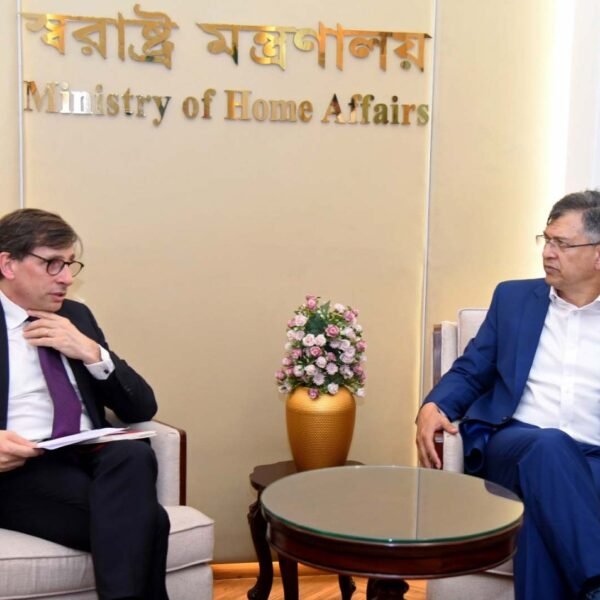 পুলিশের সংস্কার ও সক্ষমতা বৃদ্ধিতে ফ্রান্সের সহযোগিতা চাইলেন স্বরাষ্ট্রমন্ত্রী