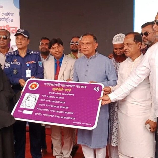 ফ্যামিলি কার্ড চালু করায় প্রধানমন্ত্রীকে ধন্যবাদ জানালেন বস্ত্র ও…