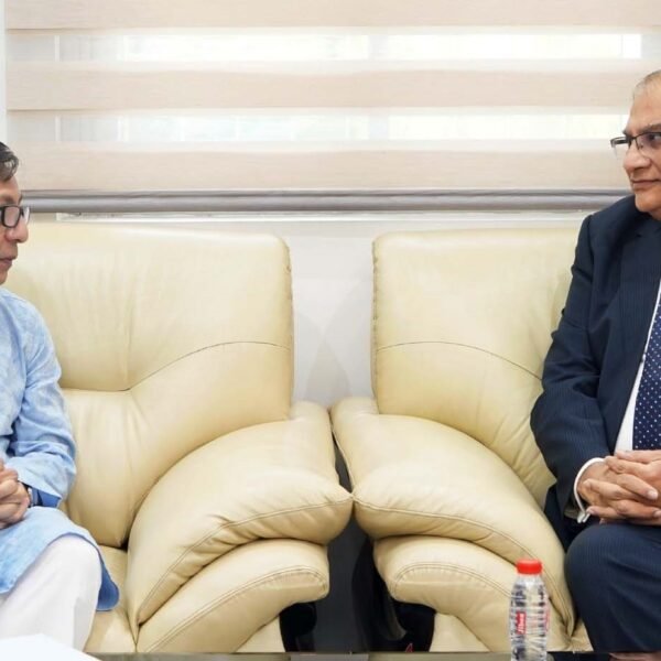 শিল্পমন্ত্রীর সাথে পাকিস্তানের হাইকমিশনারের সাক্ষাৎ