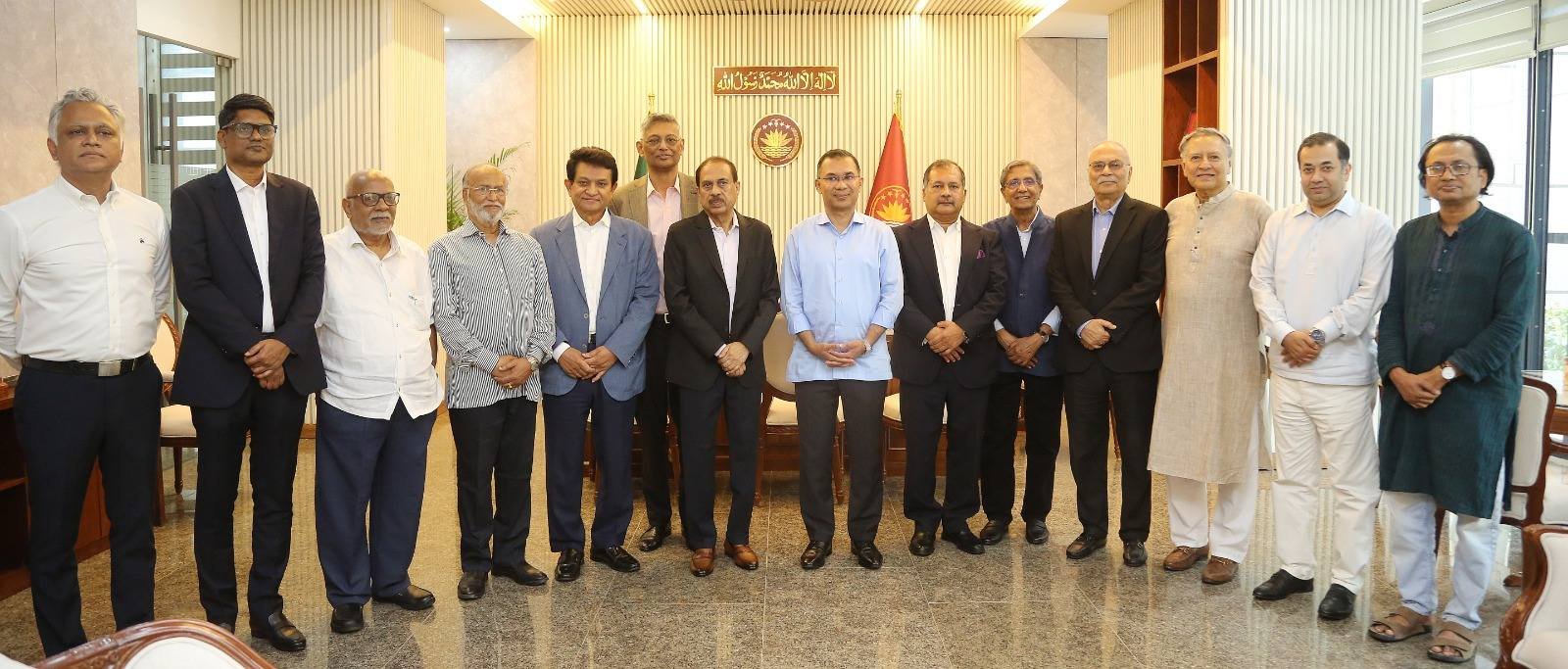 প্রধানমন্ত্রী তারেক রহমানের সঙ্গে বৈঠক করেছেন নোয়াব-এর সদস্যরা