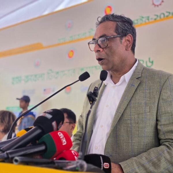 হামের প্রাদুর্ভাব রোধে রাজনীতিবিদদের ঘরে ঘরে গিয়ে টিকার তথ্য&hellip;