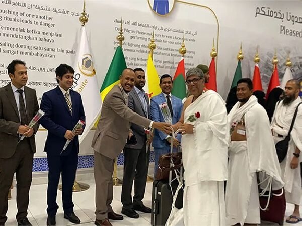 বাংলাদেশের প্রথম হজ ফ্লাইট সৌদি আরব পৌঁছেছে