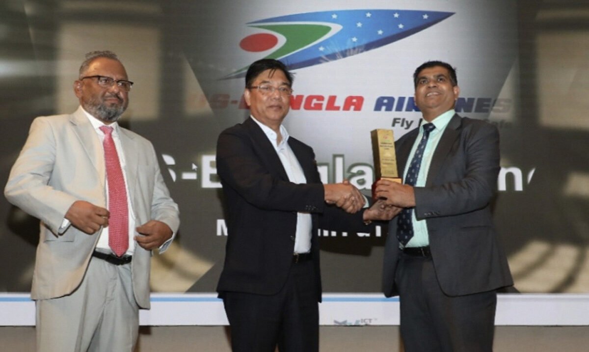 টোয়াব ইন্টারন্যাশনাল ট্যুরিজম অ্যাওয়ার্ডে ‘বেস্ট ডমেস্টিক এয়ারলাইন্স’ পুরস্কার পেলো ইউএস-বাংলা