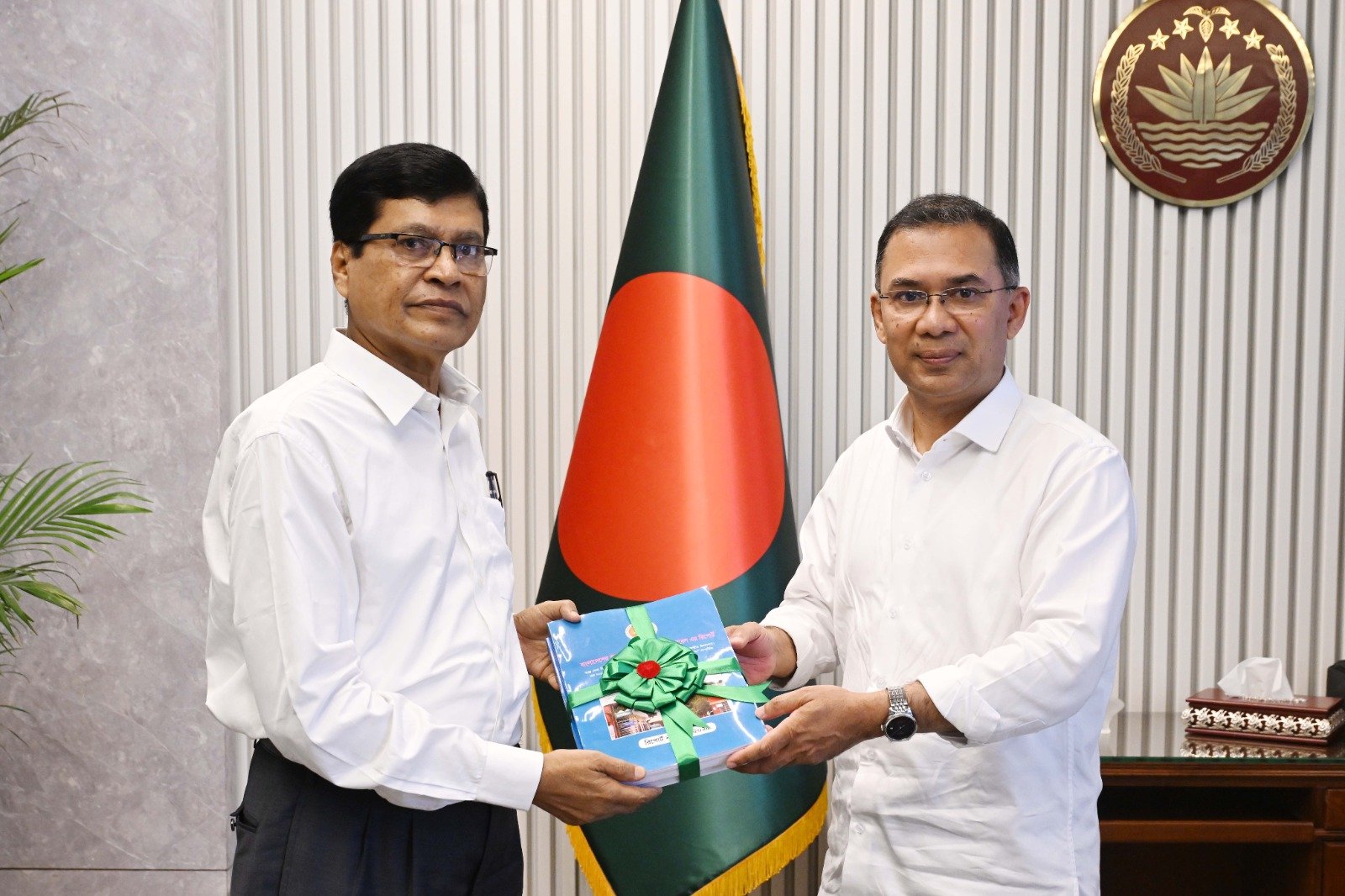 প্রধানমন্ত্রীর তারেক রহমানের কাছে সিএজি’র ৩৮টি অডিট রিপোর্ট পেশ