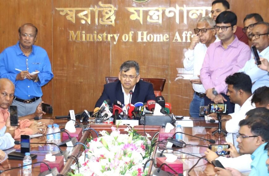 আইনশৃঙ্খলা পরিস্থিতি নিয়ন্ত্রণে কঠোর অবস্থানে&hellip;