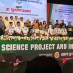 তরুণ উদ্ভাবকদের হাতে পুরস্কার তুলে…