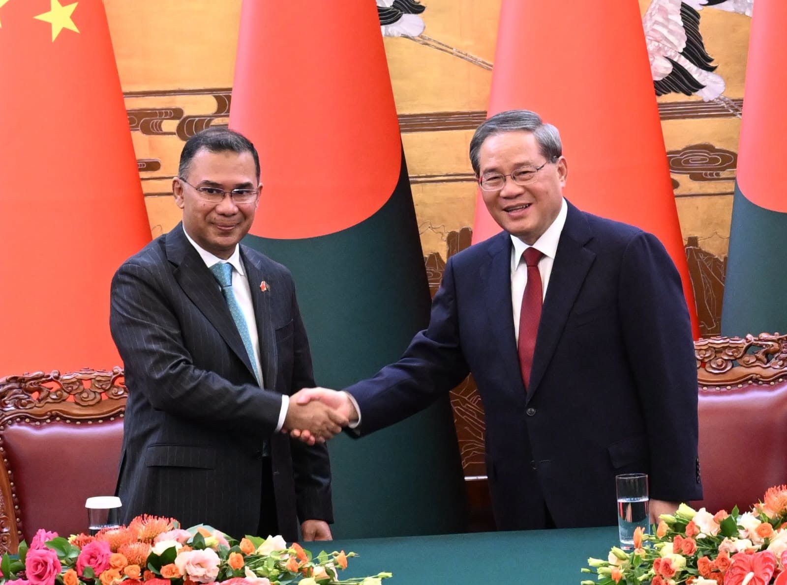 চীনের প্রধানমন্ত্রী লি ছিয়াংয়ের সঙ্গে বৈঠকে প্রধানমন্ত্রী তারেক রহমান-এর দ্বিপক্ষীয় বৈঠক অনুষ্ঠিত