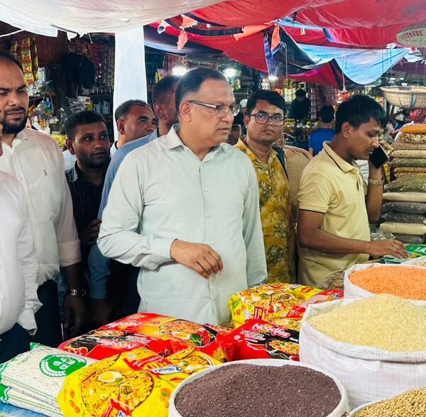 বাজেটের প্রভাব পড়েনি নিত্যপণ্যে, বাজারে সরবরাহ সন্তোষজনক: কারওয়ান বাজার…