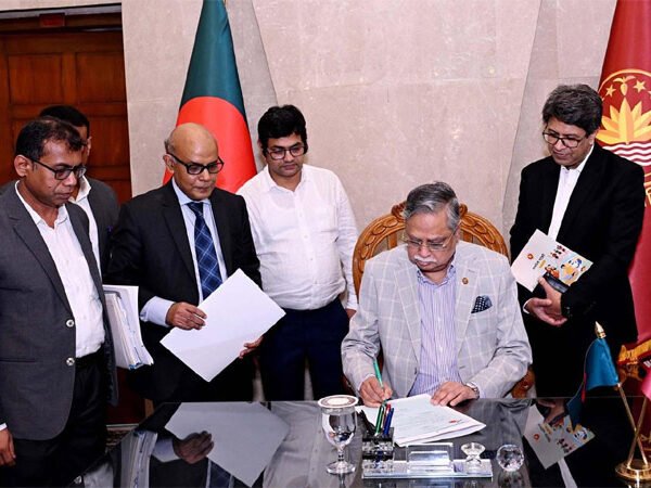 জাতীয় বাজেট ২০২৬–২৭ ও সংশোধিত বাজেট অনুমোদন দিয়েছেন রাষ্ট্রপতি