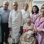 অসুস্থ সংগীত শিল্পী শবনম মুশতারীকে দেখতে তাঁর বাসায় গেলেন সংস্কৃতি মন্ত্রী ও প্রতিমন্ত্রী